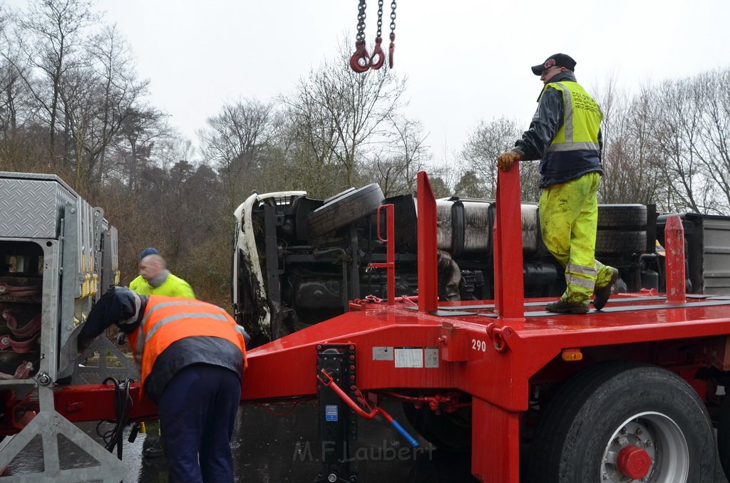 VU LKW umgestuerzt A 3 Rich Frankfurt AS Koenigsforst P436.JPG - Miklos Laubert